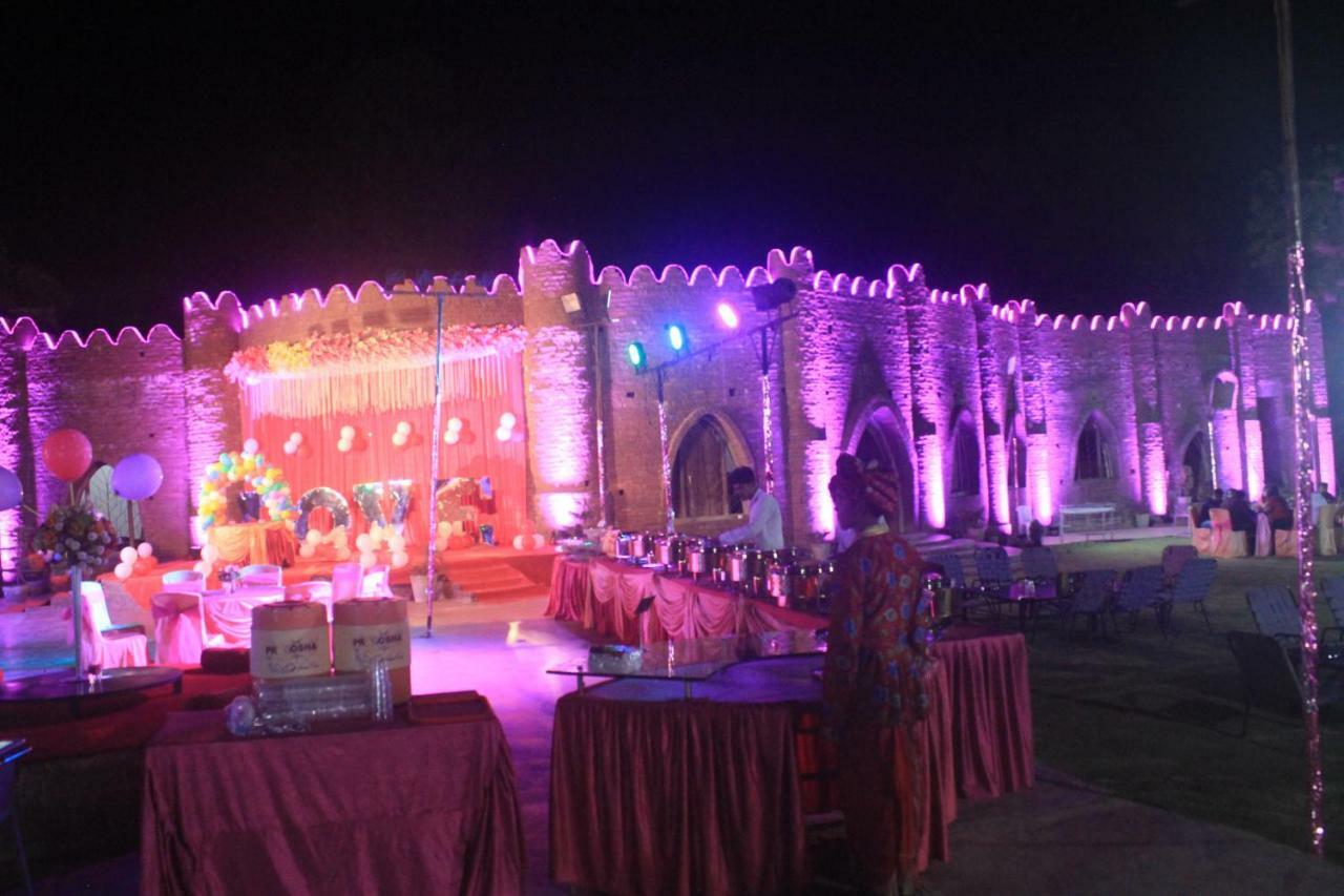 Maalgudi Fort Hotel Bhopal Buitenkant foto